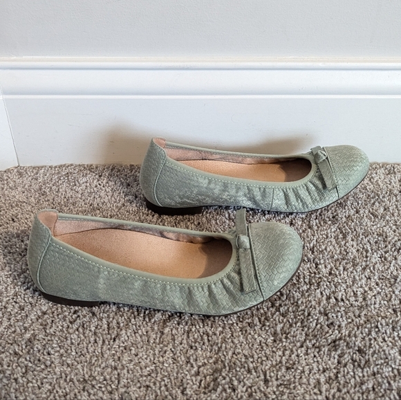 NEW Vionic Amorie Textured Ballet Flats Green sz 6 - Picture 1 of 6